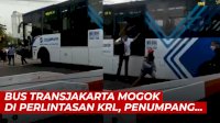VIDEO: Detik-detik Bus TransJakarta Mogok di Perlintasan KRL, Penumpang Panik