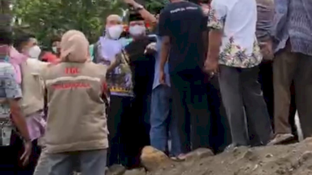 Tak Percaya Keluarganya Meninggal Karena Corona, Oknum Lurah Diduga Provokatori Massa Keroyok Jubir Satgas Covid-19 Jeneponto