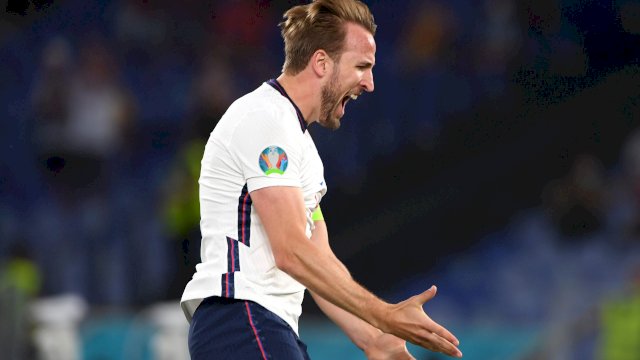 Harry Kane memborong 2 gol dari kemenangan 4-0 Inggris atas Ukraina, Minggu (4/7/2021). The Three Lions melaju ke semifinal Euro 2020 menantang Denmark.