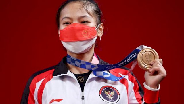 Lifter Indonesia, Windy Cantika Aisah menyumbangkan medali perunggu dari cabor angkat besi, sekaligus menjadi medali pertama Indonesia di Olimpiade Tokyo 2020. 