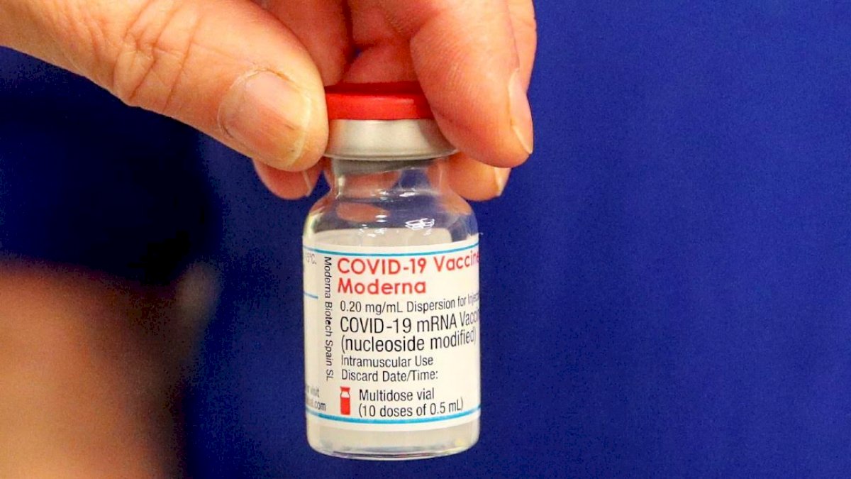 Taufan Pawe Dukung Program Vaksinasi Moderna Bagi Nakes