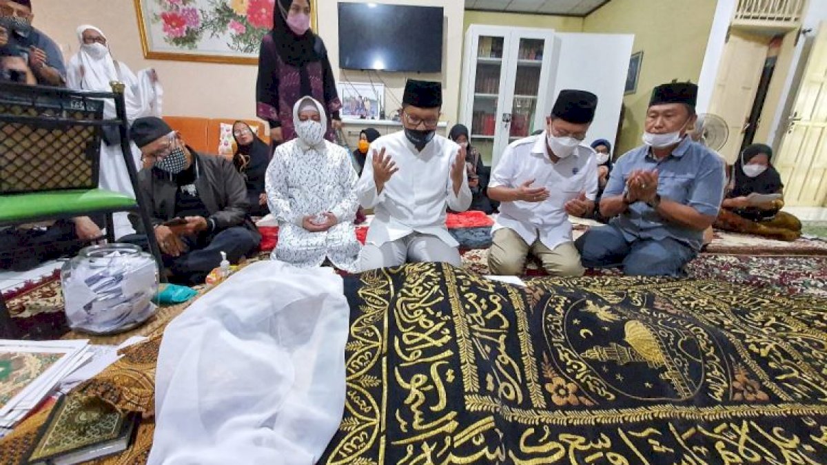 Berikan Penghormatan Terakhir, Danny Pomanto Mengenang Ichwan Yacoub