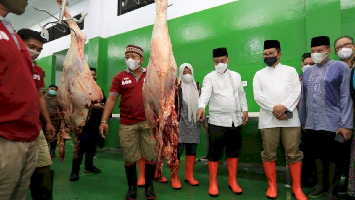 Antisipasi Lonjakan Harga Daging Jelang Lebaran, Sudirman Sulaiman Bersama Danny Sidak RPH Ruminansia Manggala
