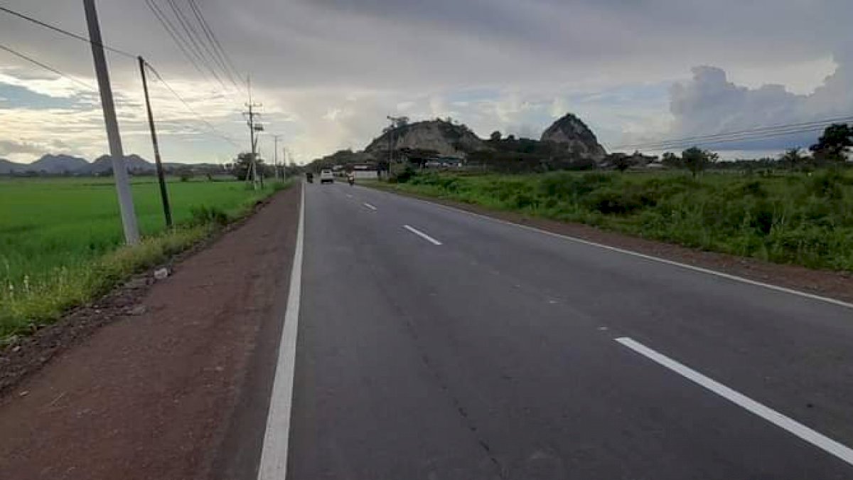 Plt Gubernur Sulsel: Pengaspalan 7.1 Km Ruas Jalan Soppeng Menuju Batas Sidrap Rampung 100 Persen