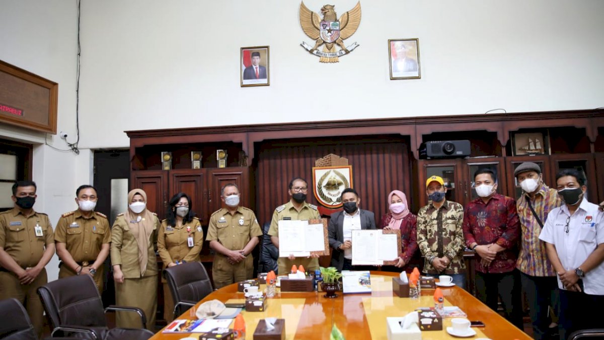 Wali Kota Danny Bersama KPU Makassar Teken MoU Tentang Kelurahan Peduli Pemilu dan Pemilu