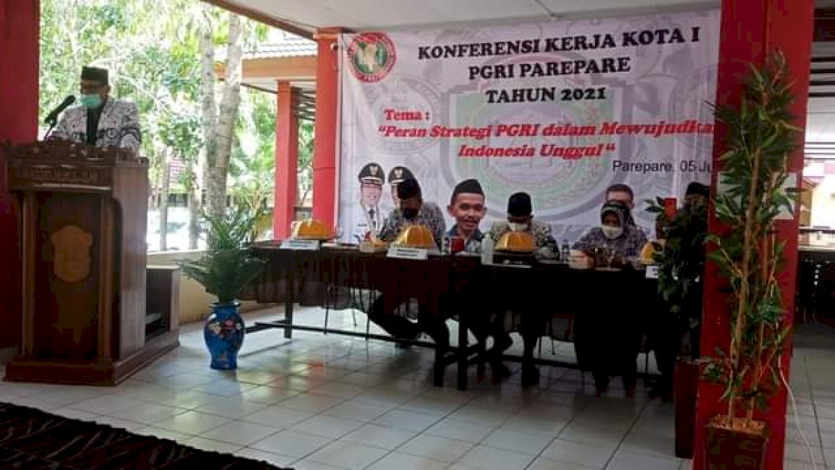 Buka Konferensi Kerja Kota PGRI, Walikota Parepare Pesankan Guru Kuasai Teknologi