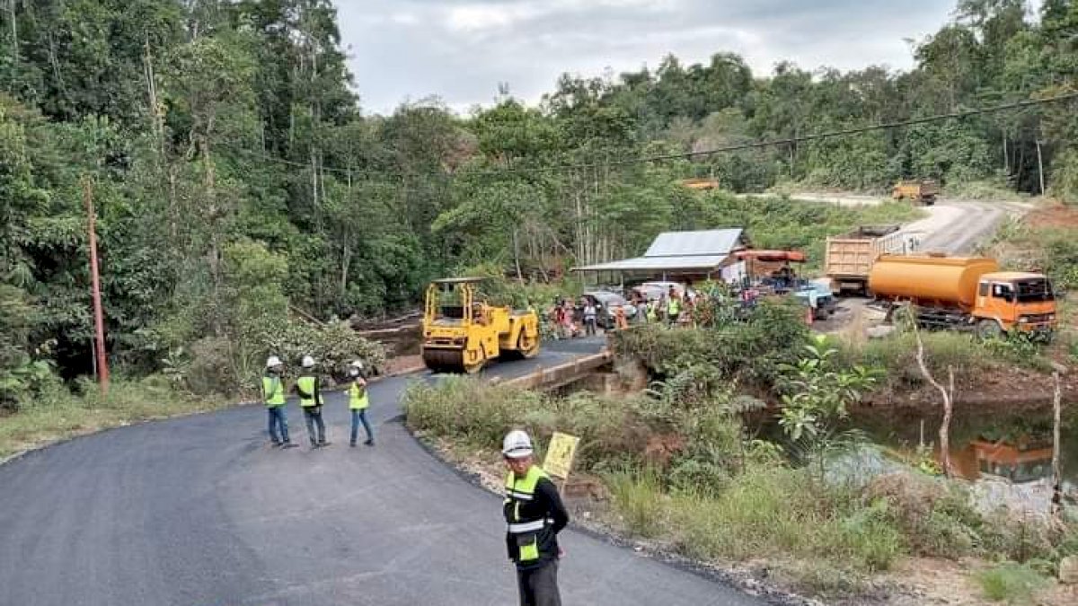 Plt Gubernur Sulsel Lanjutkan Pembangunan Ruas Jalan Penghubung Lutim-Sulteng