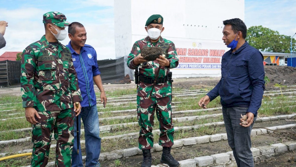 Jenderal Bintang 2 TNI AD “Belajar” Porang di Kebun Wakil Ketua DPRD Sulsel
