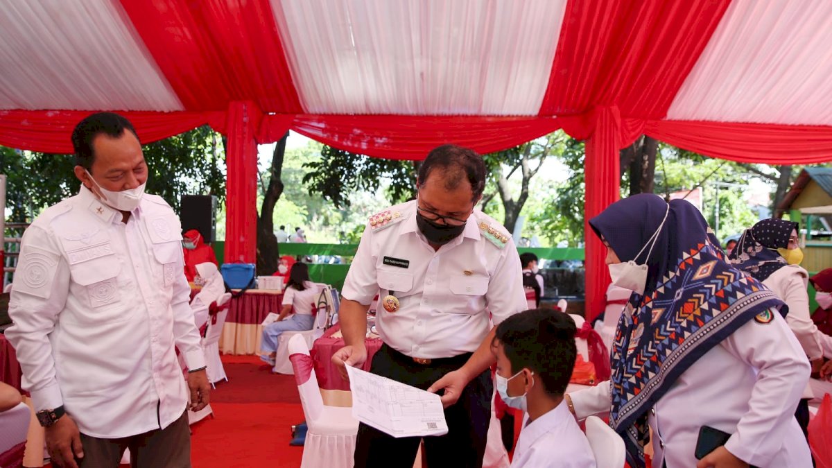 Danny Bersama Kabinda Sulsel Hadiri Vaksinasi Massal Pelajar SMP