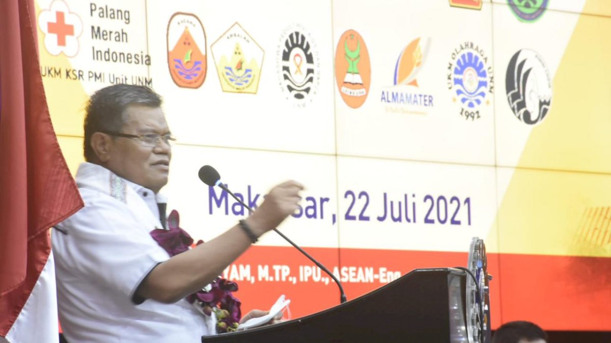 Rektor UNM Lantik 13 Pengurus UKM Se-UNM