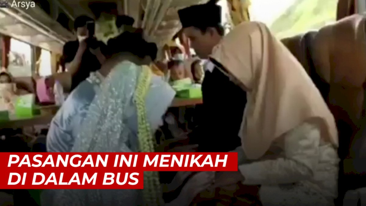 VIDEO: Viral, Pasangan Ini Menikah di Dalam Bus
