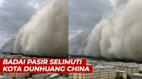 VIDEO: Badai Pasir Setinggi 100 Meter Selimuti Kota Dunhuang China
