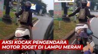 VIDEO: Aksi Kocak Pengendara Motor Joget di Lampu Merah, Videonya Viral
