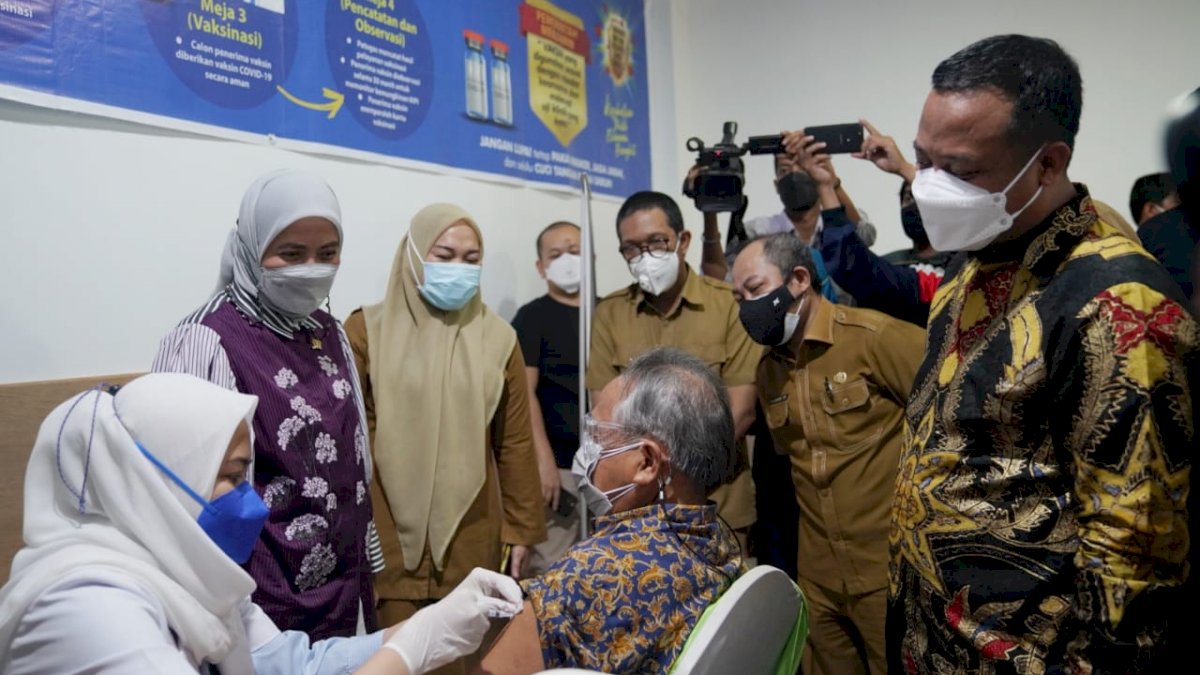 Program Vaksinasi Covid-19 Dosis Ketiga Dimulai, Prioritas Untuk Nakes Sulsel