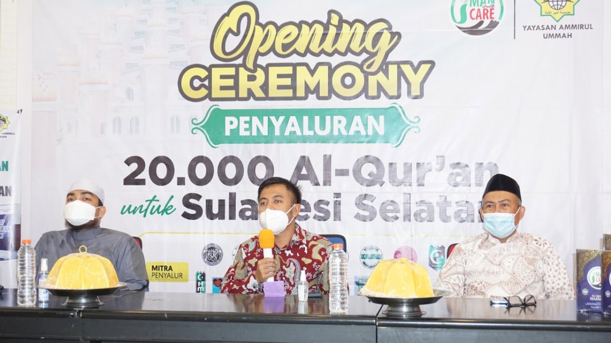 Yayasan Ammirul Ummah dan Imancare Salurkan 20 Ribu Alquran untuk Sulsel