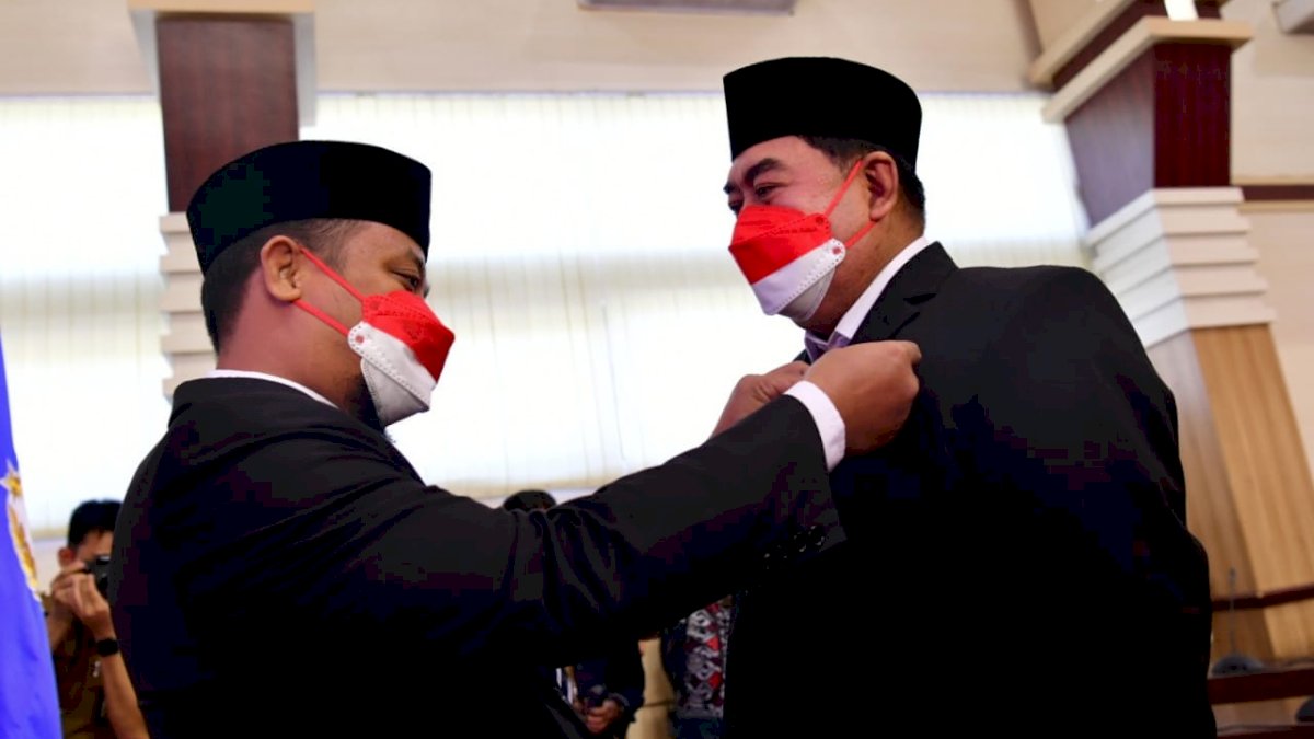 Sematkan Satyalacana Ke 1.835 PNS Pemprov, Sudirman Sulaiman Pesan Terus Berkarya