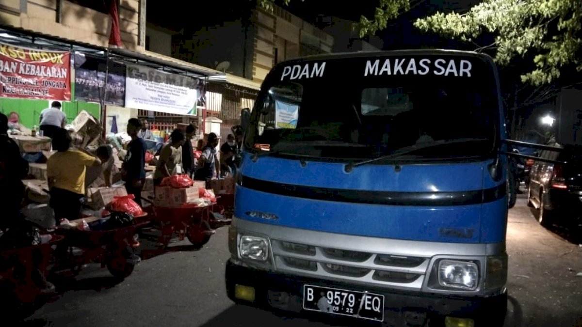 PDAM Makassar Suplai Air Bersih Korban Kebakaran Jongaya