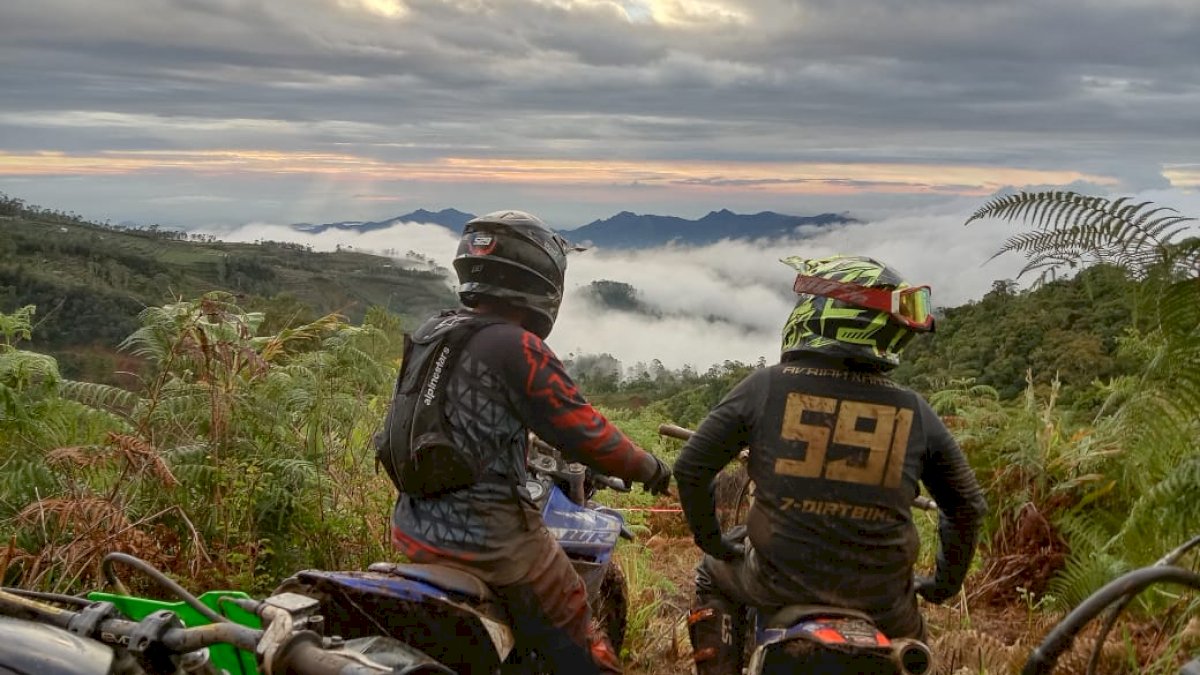 Komunitas No Road No Problem Jajal Puncak Bawakaraeng dengan Yamaha WR 155