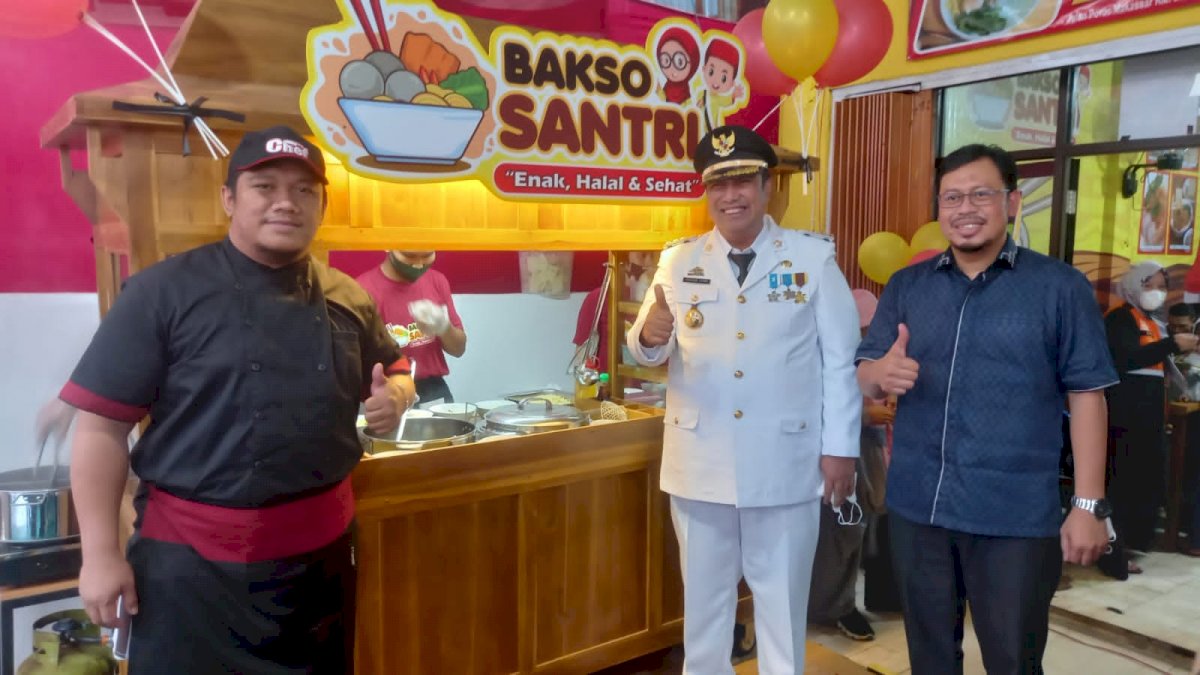 Gaungkan Kemandirian Ekonomi Umat, Muzayyin Arif Rintis Usaha Bakso