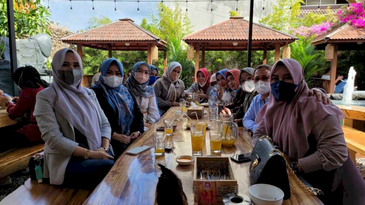 Dikomandoi Suhada Sappaile, Legislator Perempuan DPRD Makassar Temui Fatmawati Rusdi