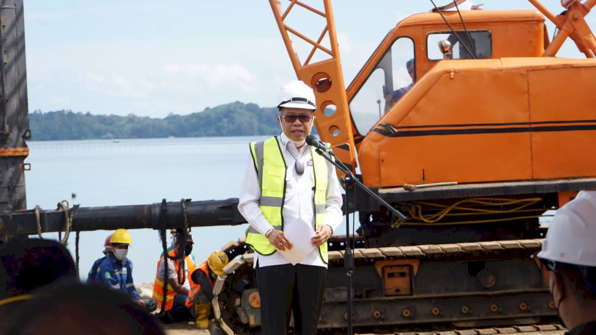 Taufan Pawe Buka Kegiatan Pemancangan Tiang Pertama Masjid Terapung Bj Habibie