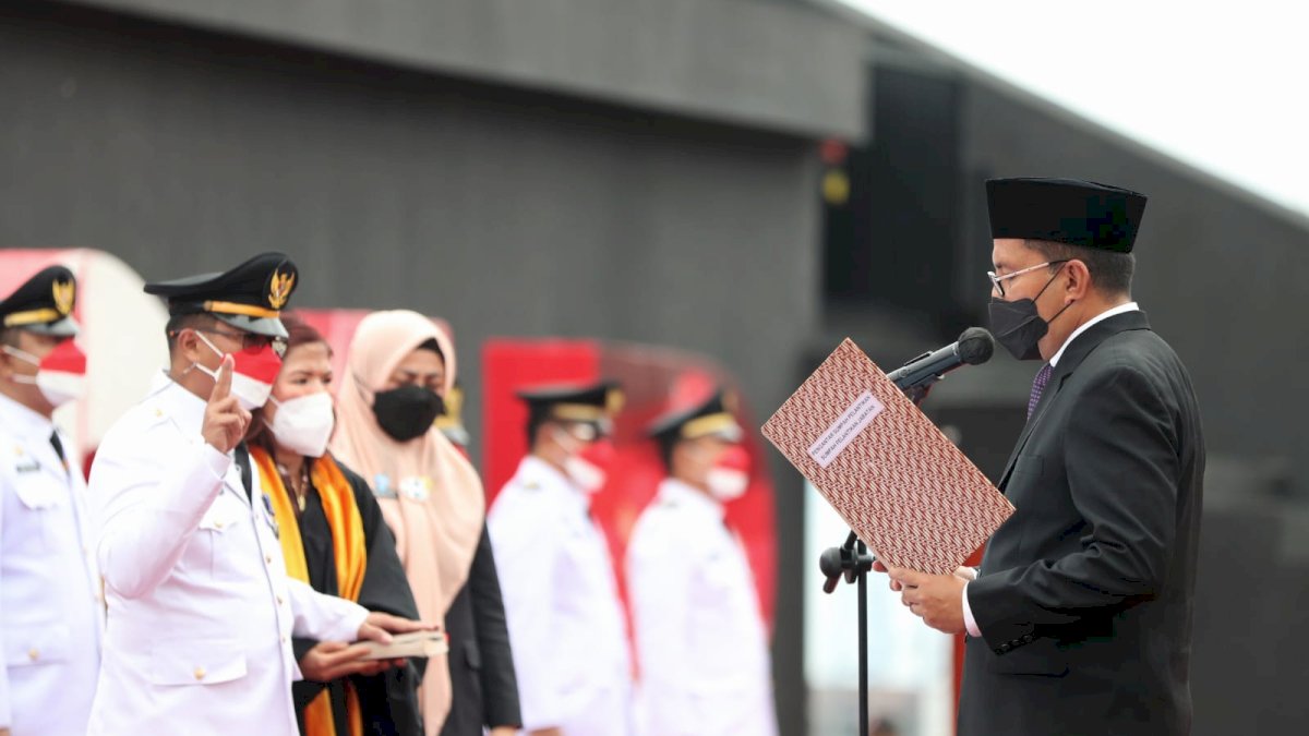 Lantik 15 Camat, Danny: Tingkatkan Sinergitas dan Rangkul Semua Pihak