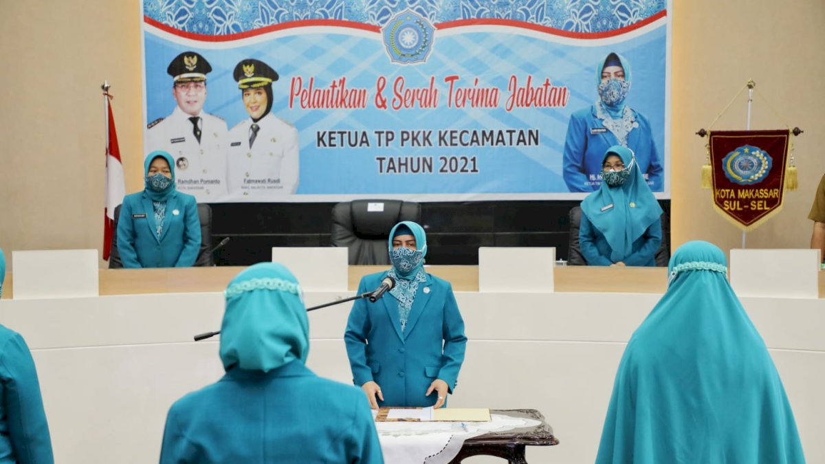 Lantik dan Serah Terima Jabatan 14 Ketua TP PKK Kecamatan, Ini Pesan Indira Yusuf Ismail