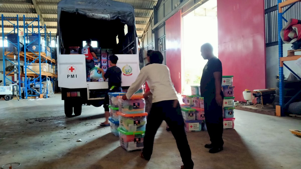 Gerak Cepat PMI Sulsel Salurkan Bantuan ke Daerah Terdampak Banjir