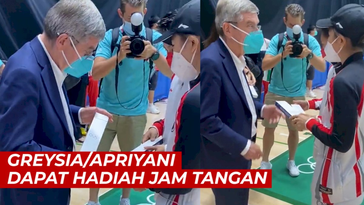 VIDEO: Greysia/Apriyani Dapat Hadiah Jam Tangan dari Presiden Komite Olimpiade Internasional