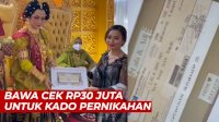 VIDEO: Viral, Tamu Undangan di Makassar Bawa Cek Rp30 Juta Untuk Kado Pernikahan