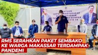 VIDEO: RMS Serahkan Paket Sembako ke Warga Makassar Terdampak Pandemi
