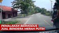 VIDEO: Aksi Pemalakan Bermodus Jual Bendera Merah Putih ke Pengendara Mobil