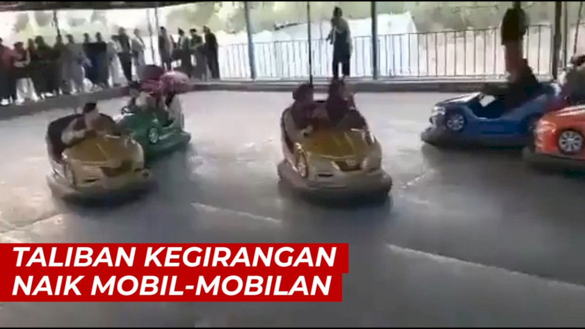VIDEO: Kelompok Taliban Kegirangan Naik Mobil-mobilan di Wahana Mainan Anak