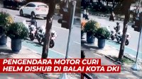 VIDEO: Pengendara Motor Curi Helm Dishub di Balai Kota DKI, Netizen: Untuk Apa