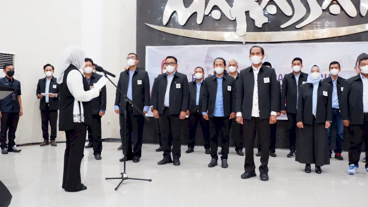 Fatmawati Rusdi Kukuhkan Pengurus Pusat IKA SMA 6 yang Diketuai Rudianto Lallo