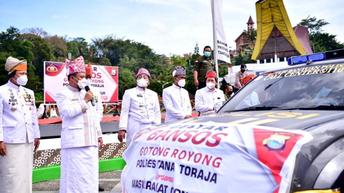 Disambut Antusias Warga, Plt Gubernur Pantau Layanan Vaksinasi Mobile Vaccinator di Tana Toraja