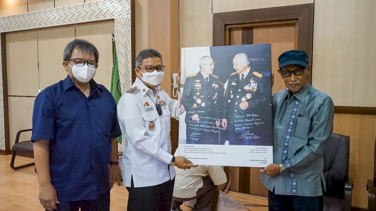 Wali Kota Parepare Terima 11 Tanda Kehormatan RI Milik BJ Habibie