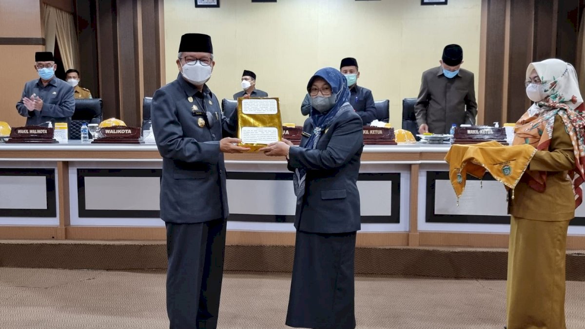 Serahkan Rancangan KUA PPAS 2022 ke DPRD, Taufan Pawe Pesan Ini