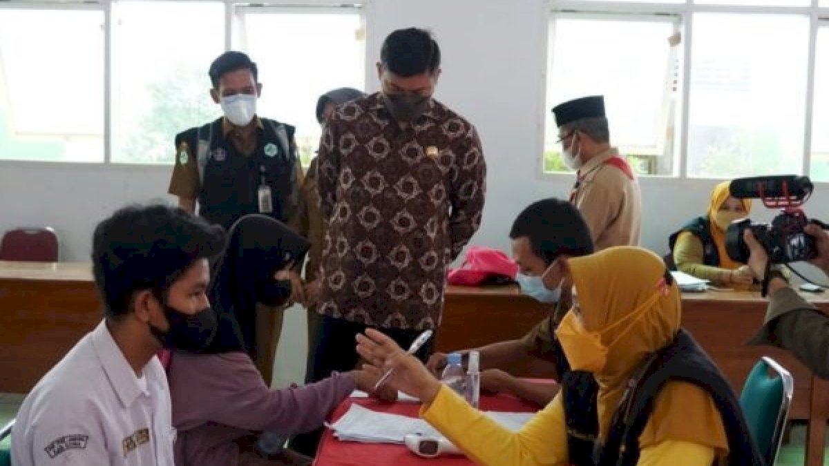 Persiapan Pembelajaran Tatap Muka, Bupati Gowa Tinjau Vaksinasi Pelajar