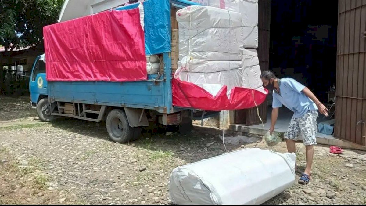 Plt Gubernur Sulsel Kirim Bantuan untuk Korban Angin Puting Beliung di Wajo