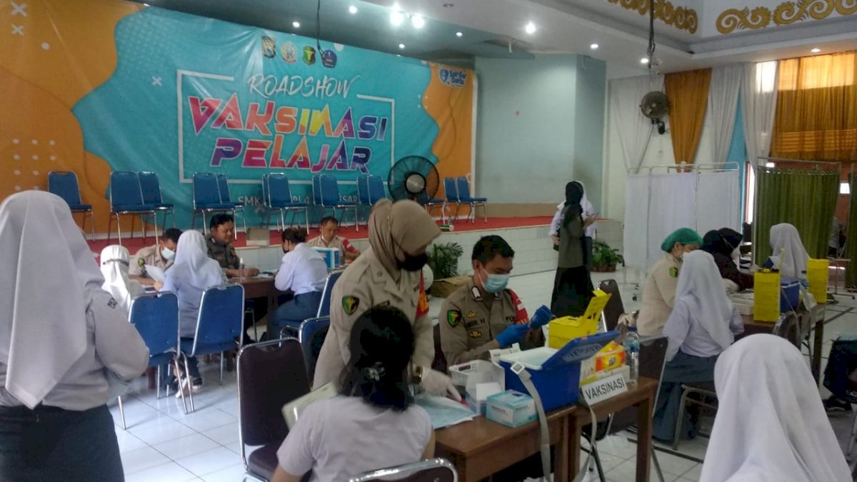 Sulsel Kebut Vaksinasi, 1.378 Pelajar Jalani Vaksinasi Sehari di SMKN 4 Makassar