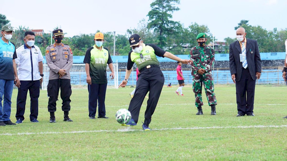Taufan Pawe: Persepakbolaan Harus Disentuh Kebijakan Kepala Daerah