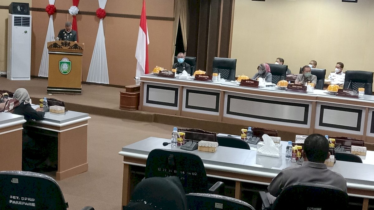 Taufan Pawe Serahkan Rancangan KUA PPAS Perubahan APBD 2021 ke DPRD