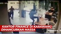 VIDEO: Tarik Motor Kredit Macet, Kantor Finance di Karawang Dihancurkan Massa