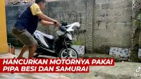 VIDEO: Viral, Pria Ini Hancurkan Motornya Pakai Pipa Besi dan Samurai