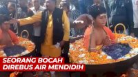 VIDEO: Seorang Bocah Direbus Air Mendidih, Aksinya Ditonton Banyak Orang