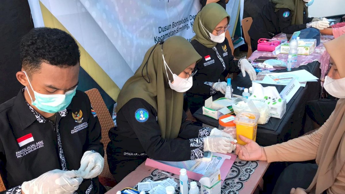 BEM Poltekkes Kemenkes Makassar Gelar Bakti Sosial di Maros