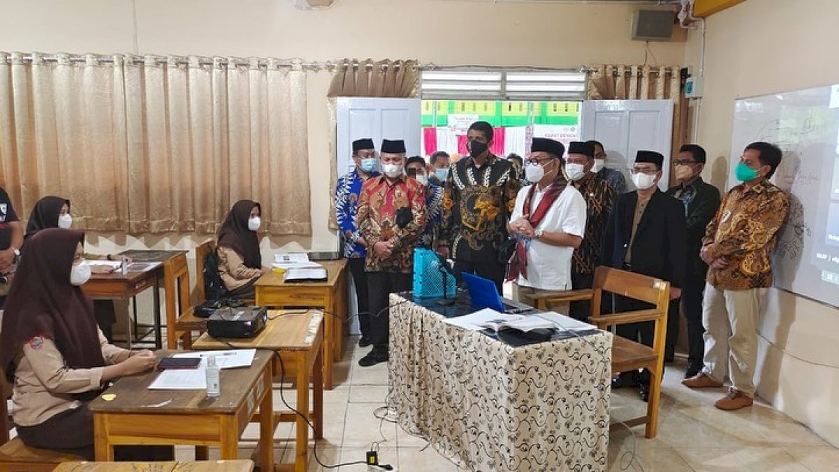 Anggota DPR RI Tinjau Pembelajaran Tatap Muka Terbatas di Makassar