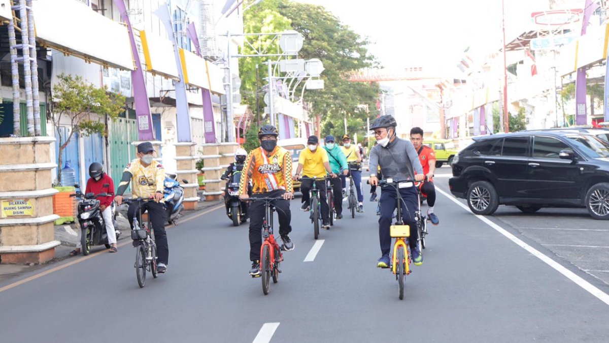Taufan Pawe Sapa Masyarakat Dengan Bersepeda Keliling Parepare