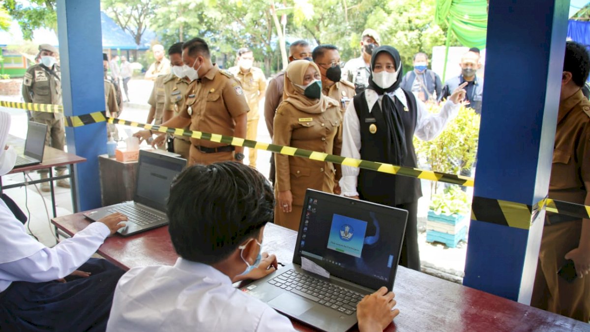 Tinjau Simulasi PTM di SMPN 15 Makassar, Fatma Sebut Akan Evaluasi Day to Day